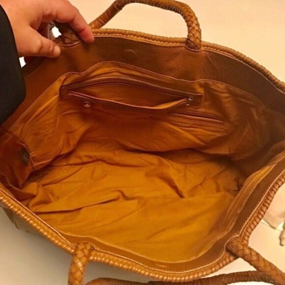 100% Supple Leather Tote In Butterscotch - Picture 6 of 8